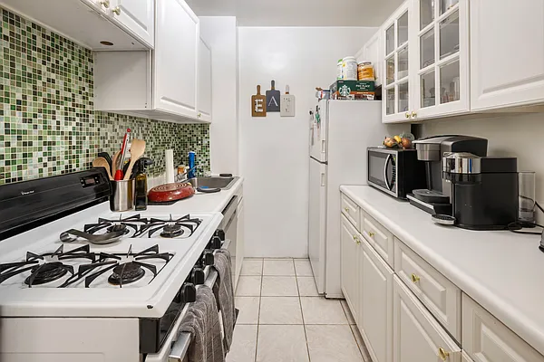 Rented by Douglas Elliman | media 3