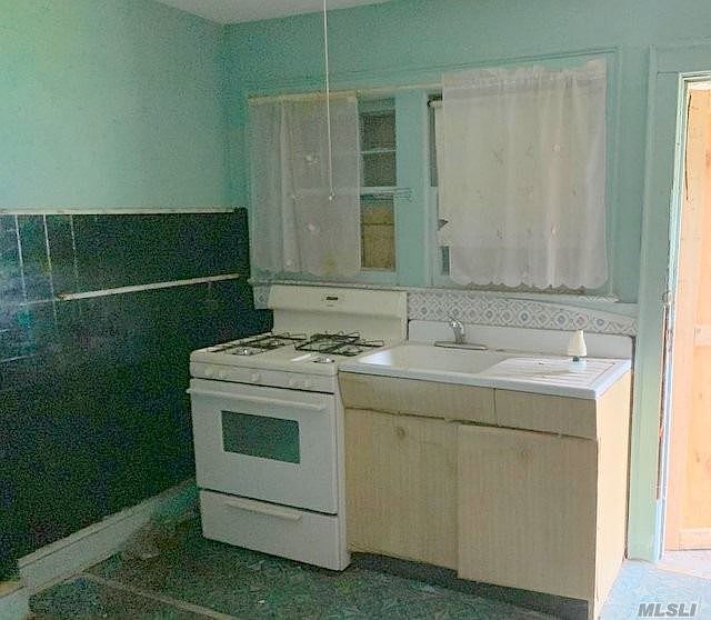 2nd image of 222 Bennett Ave