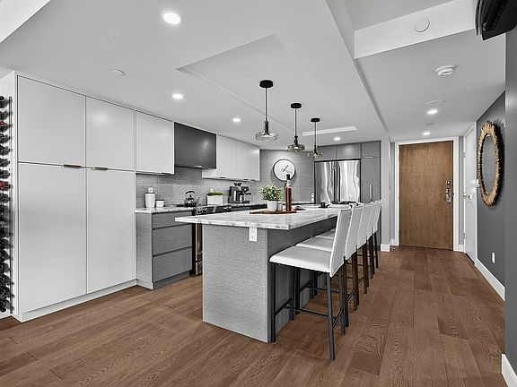 3rd image of 2201 Pine St #907