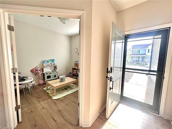 4th image of 4074 Monteray Cir