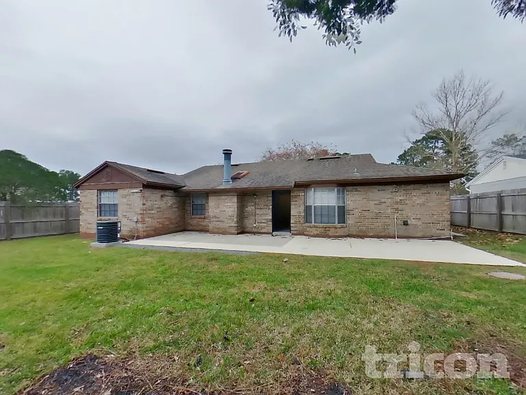 8252 Yolanda Ct — Photo 22
