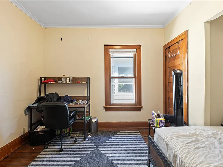 2745 N Frederick Ave — Photo 4