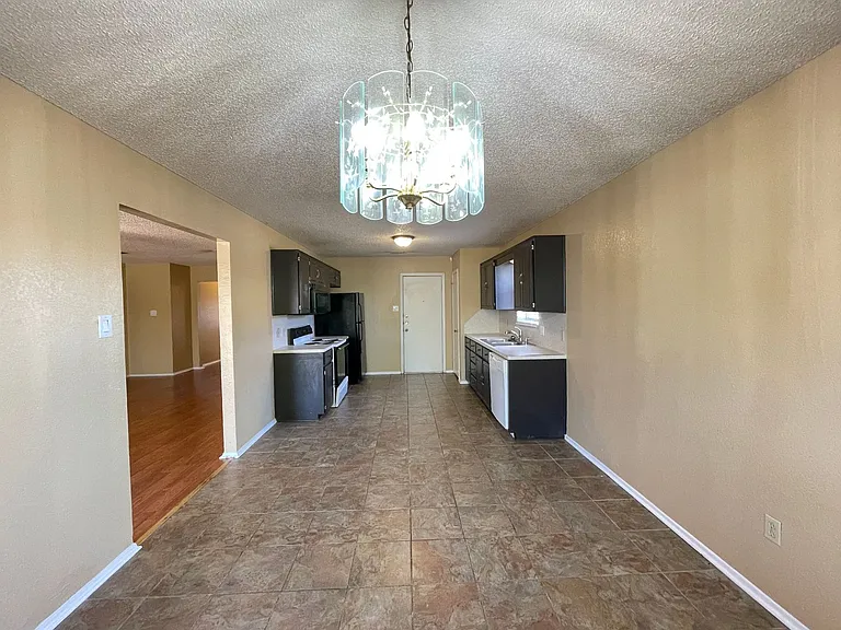2806 Derby Dr — Photo 5