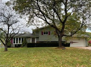 1033 Shoshone Trl, Macedonia, OH 44056