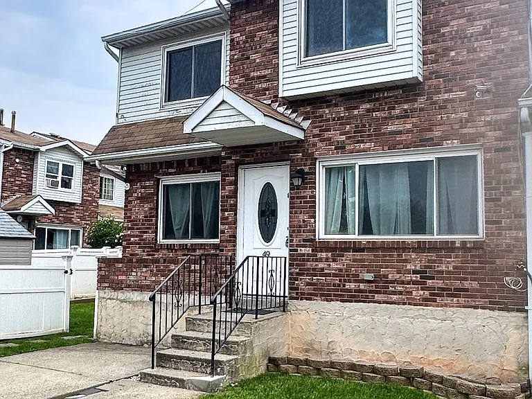 49 Country Dr W — Photo 2