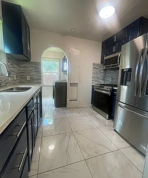 3819 Roseland Ave — Photo 9