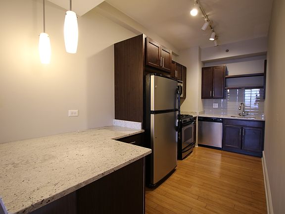 4th image of 415 W Belmont Ave #804
