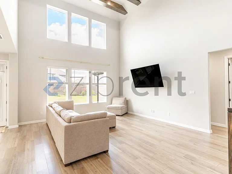113 Contrada Grace Ln — Photo 4
