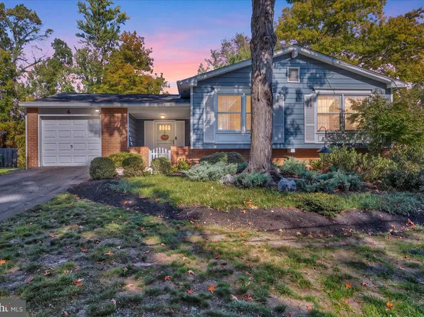 4 Highgate Ln, Cherry Hill, NJ 08003