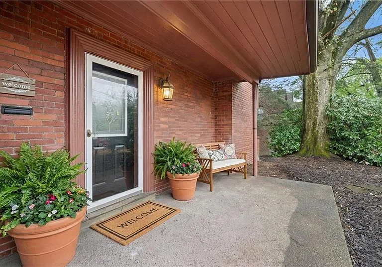 1648 Jamestown Pl — Photo 2