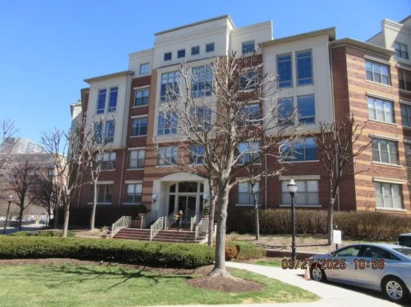 26 Avenue At Port Imperial image 1 of 10