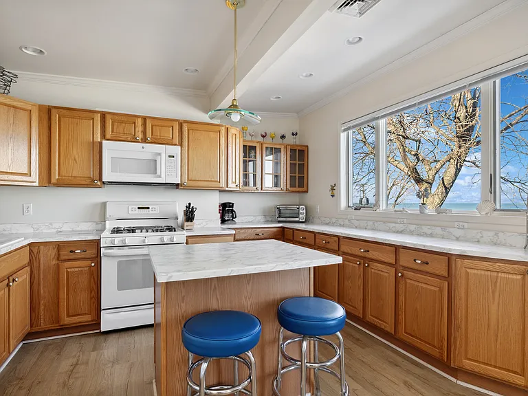 1414 Shore Dr — Photo 14