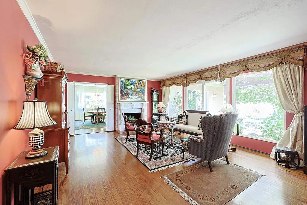 3 bed, 2.5 bath, 2335 sqft, $13,500 — Photo 2