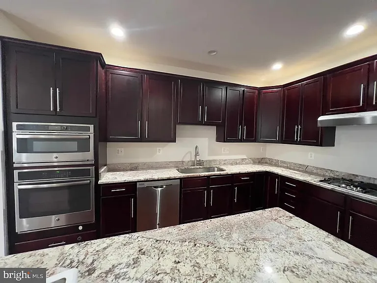 42885 Edgegrove Heights Ter — Photo 2