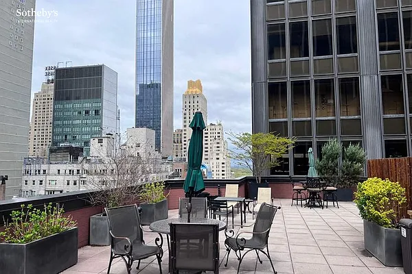 Rented by Sotheby's International Realty | media 18