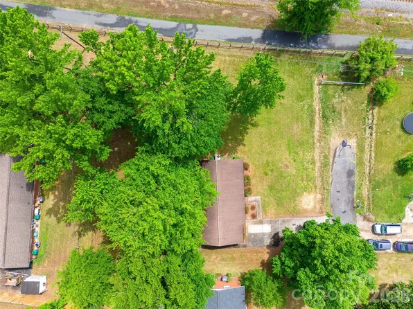 308 Club View Ln, Matthews, NC 28105