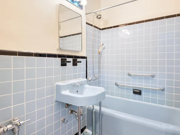 3130 Grand Concourse image 21 of 26