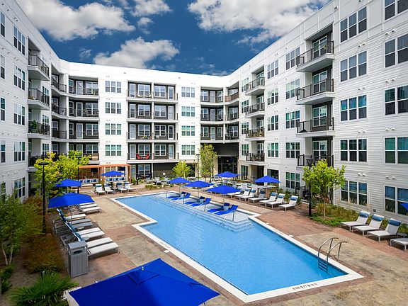 3rd image of 800 Galleria Dr #435