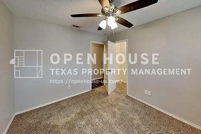 820 Whitehall Dr — Photo 17