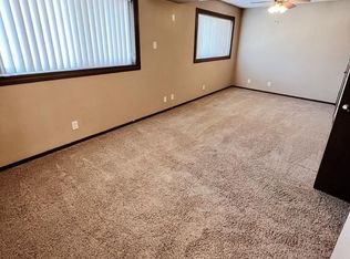 1840 Knox St #16, Lincoln, NE 68521