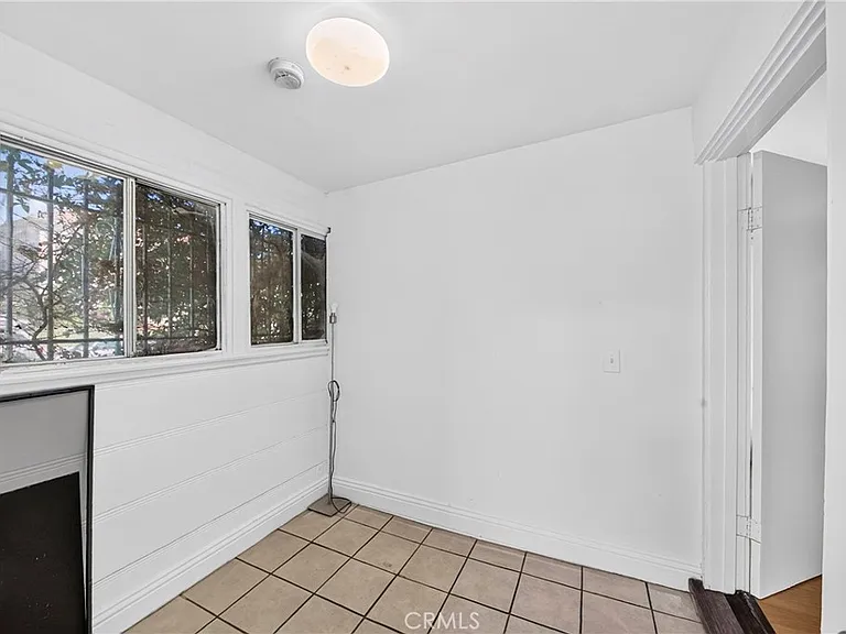 139 S Manhattan Pl — Photo 4