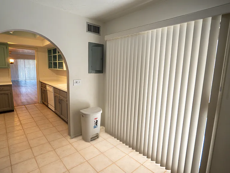 558 N Dodge Blvd — Photo 9