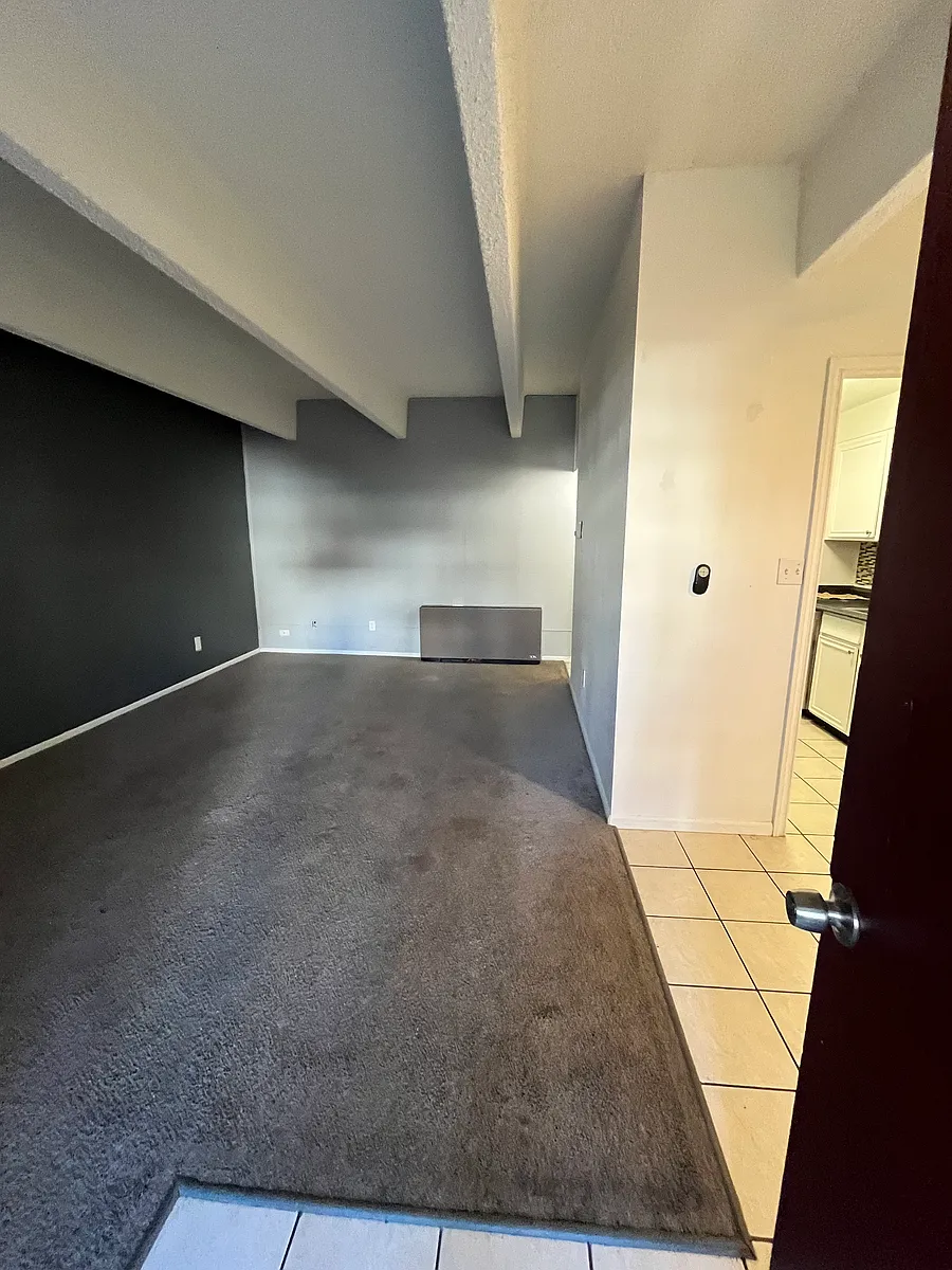Building Photo - 384 S Ironton St #202