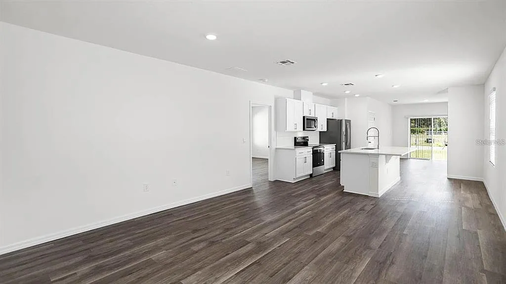 3 bed, 2.0 bath, 1593 sqft, $1,800 — Photo 2