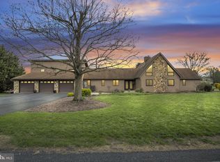 300 Hollowbrook Dr, Carlisle, PA