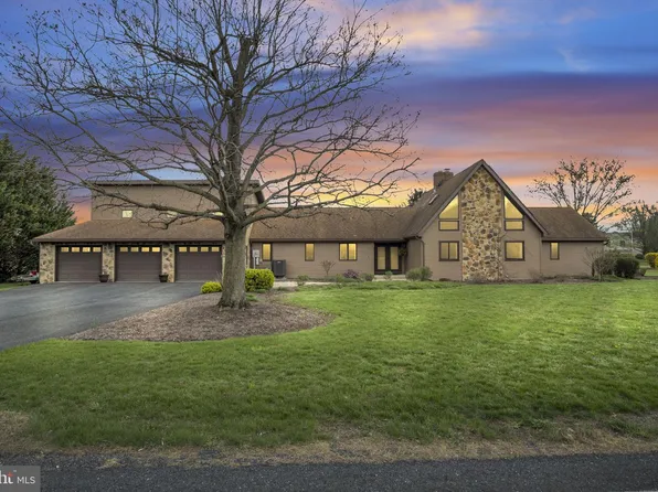 300 Hollowbrook Dr, Carlisle, PA 17013