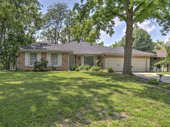 3045 Lake Bluff Dr, Decatur, IL 62521