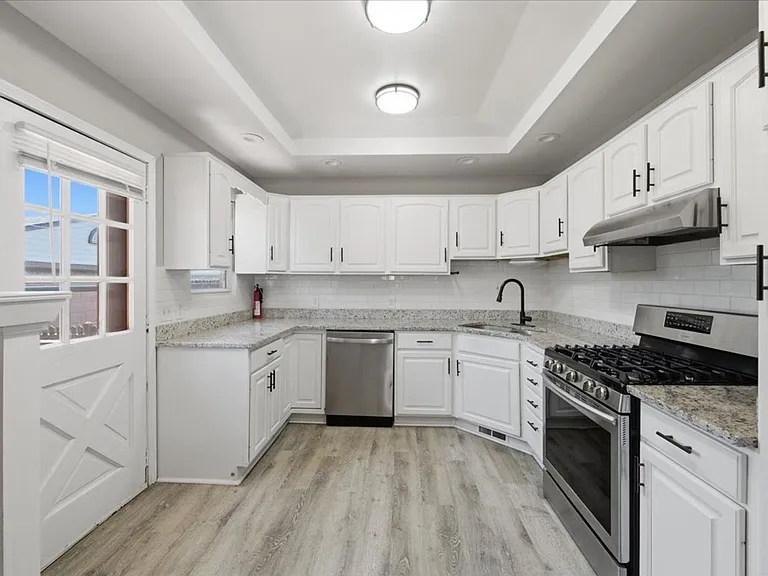 3057 Dawson St — Photo 7