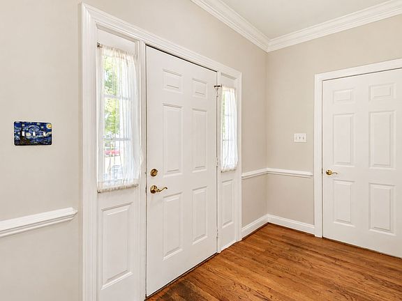 3rd image of 9202 Linden Grove Ct