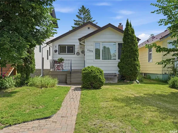 2209 QUEEN STREET, Regina, SK S4T 4C6