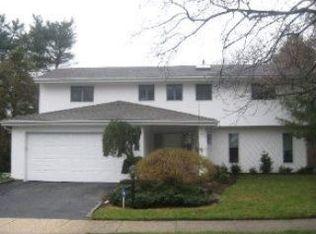 40 Joyce Rd, Plainview, NY 11803