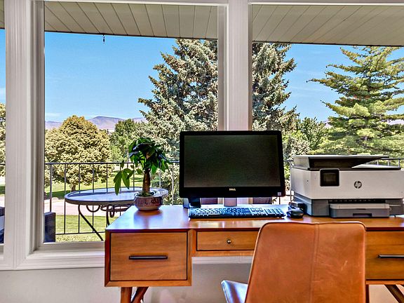 This is the way to work from home!