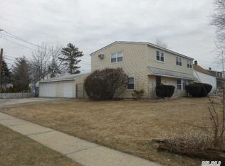 1 Butternut Ln, Levittown, NY 11756