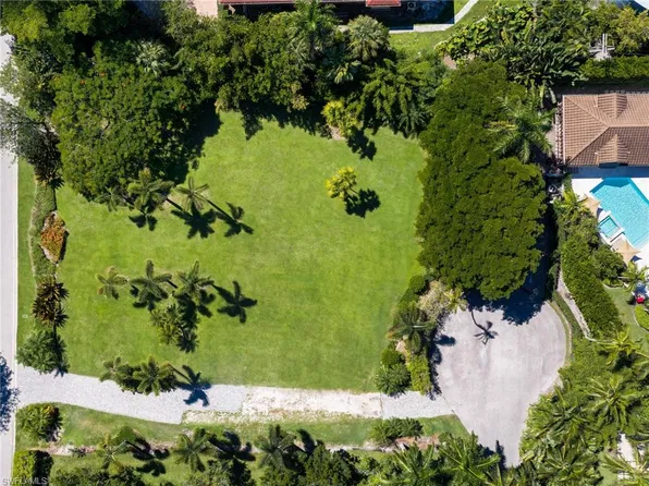 2670 Treasure LN, NAPLES, FL 34102