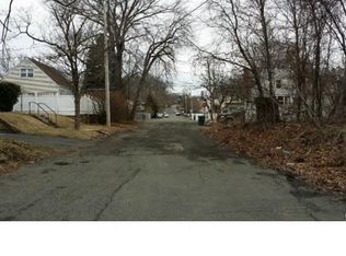 40 Infield St, Bridgeport, CT 06606