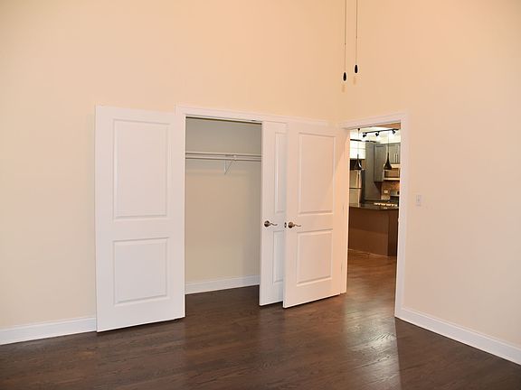 4th image of 1111-1113 South Blvd #201