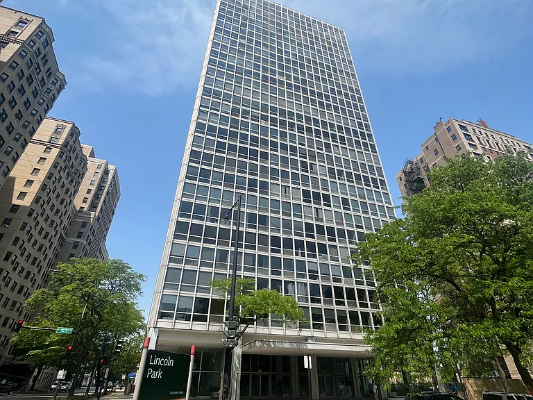 2400 N Lakeview Ave — Photo 8