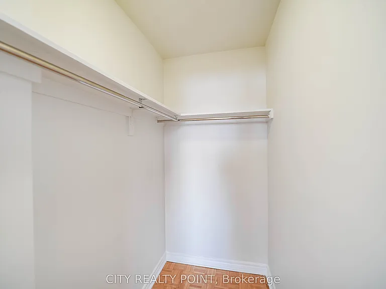 10 Shallmar Blvd #211 — Photo 15