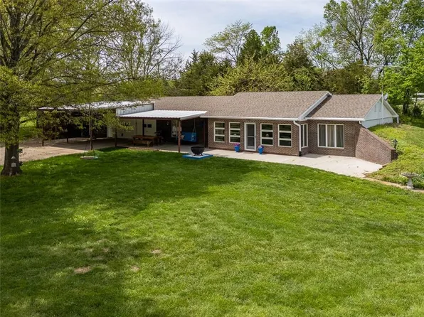 23041 Bedford Rd, Spring Hill, KS 66083