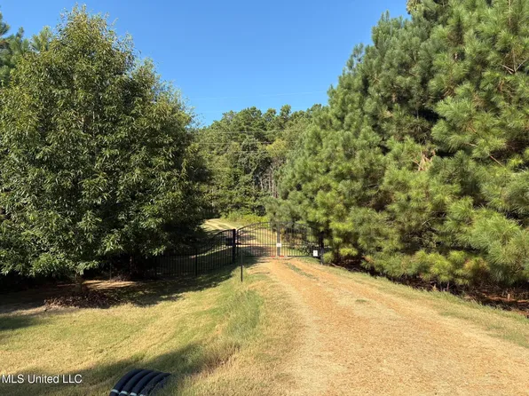 333 Paul White Rd, Como, MS 38619