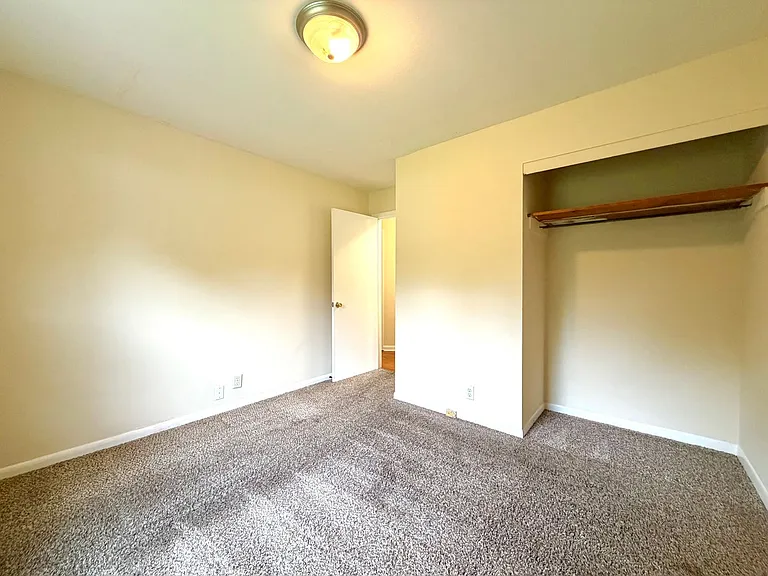 221 Mills Dr — Photo 7