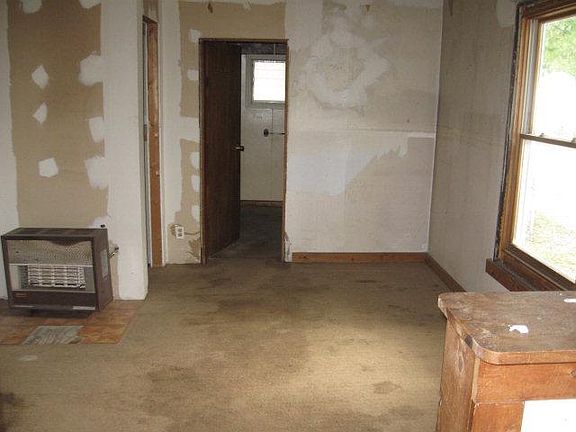 3rd image of 216 Glad St
