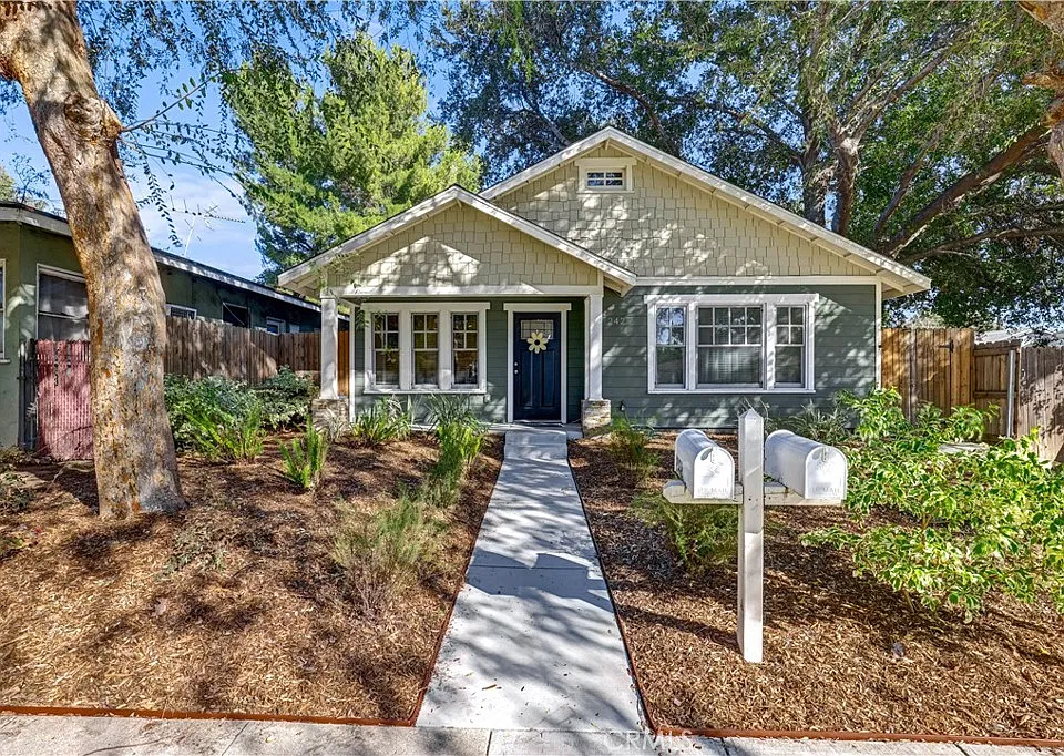 242 S Vista Bonita Ave