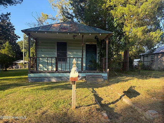 2nd image of 2204 Oaks Road