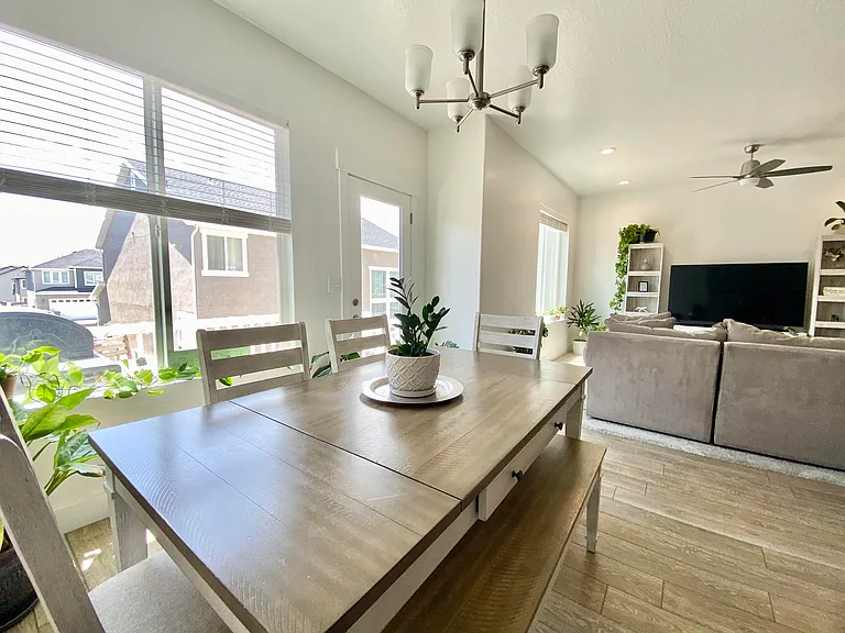 1781 W Newcastle Ln — Photo 8