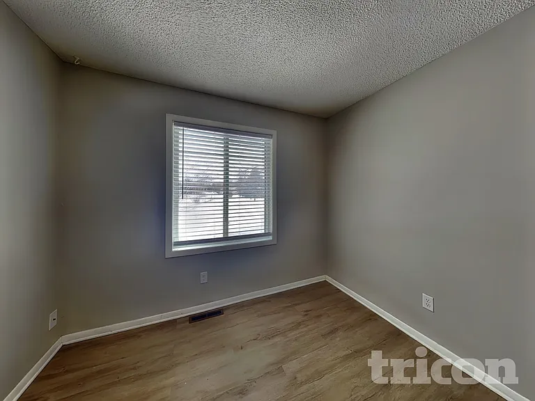 8301 Thomas Ave N — Photo 9